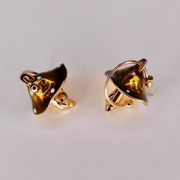 NEW Dotted Mushroom Gold Metallic Earrings Mushrooms Dangle Dangling Toadstools - Picture 1 of 7